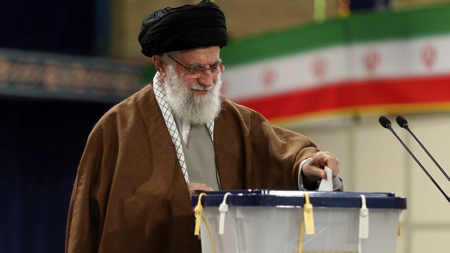 Il figlio dell'ayatollah, il sindaco e i fantocci: chi può coprire il vuoto di Raisi