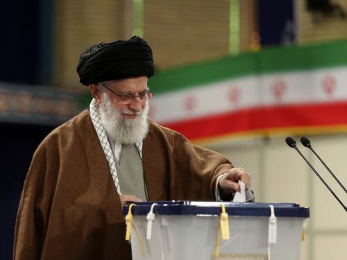 Il figlio dell'ayatollah, il sindaco e i fantocci: chi può coprire il vuoto di Raisi