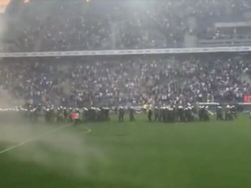 Polonia, follia degli ultras: fumogeni in campo e partita interrotta