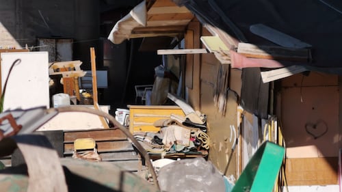 Studenti intossicati dai roghi di rifiuti, una discarica vicino alla scuola 7