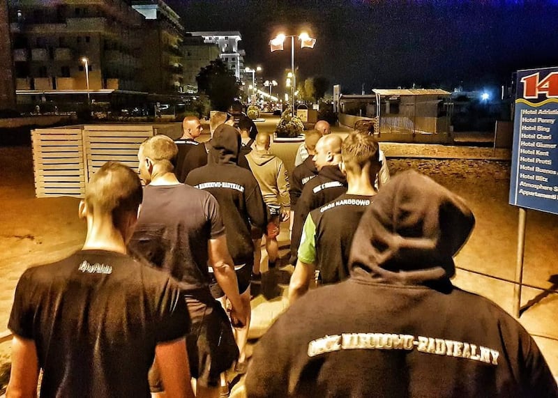 Rimini, ronde Forza Nuova in spiaggia 2
