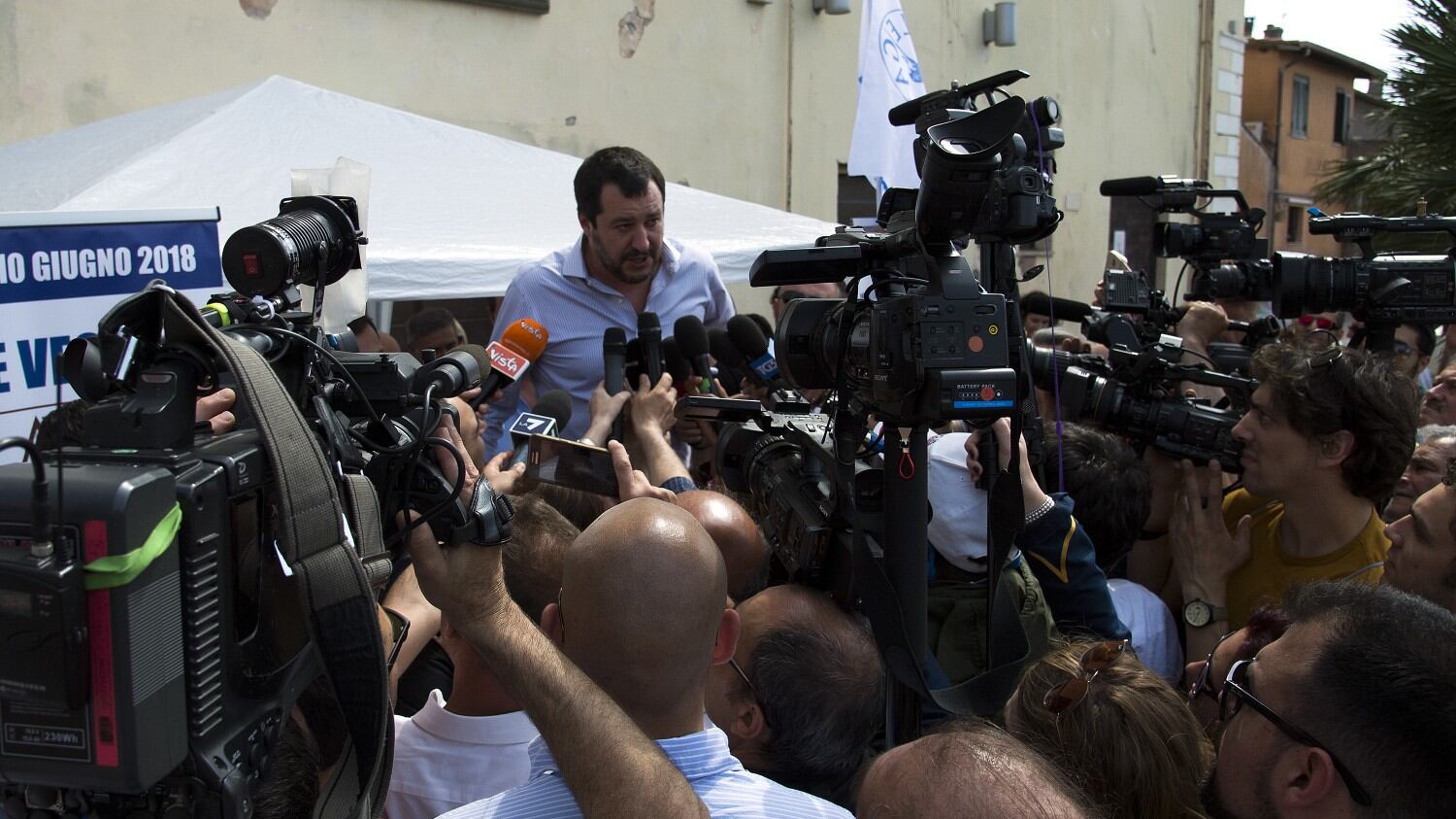 Lo Spiegel contro Salvini: "In Germania ha contatti non proprio democratici"