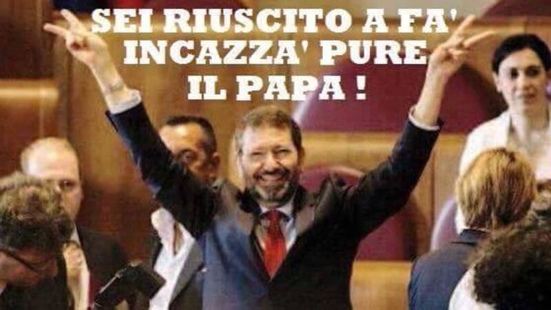 La satira dei social su Marino che si invita agli eventi 4
