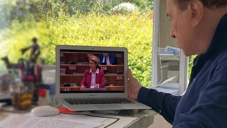 Il sì di Berlusconi al piano di aiuti della Ue. "Ora non sprechiamoli"