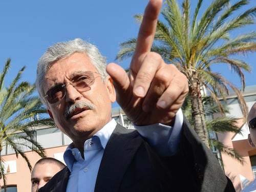 D'Alema: "Silvio ai servizi? Solo perché è ricco e potente"