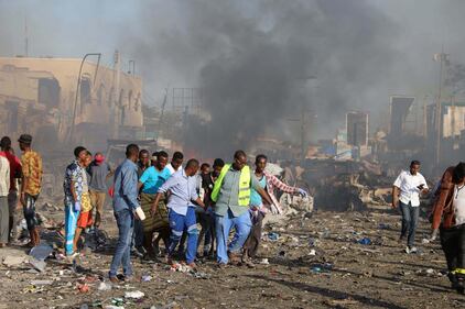Mogadiscio, esplode un'autobomba: più di 200 vittime 10