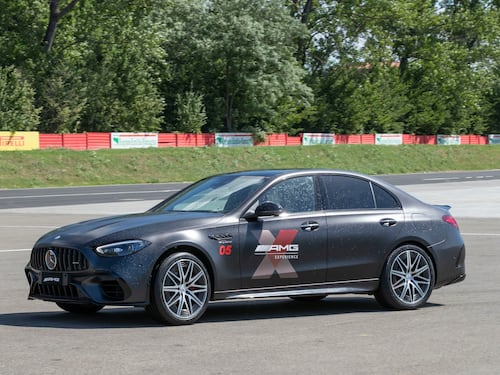 Velocità e adrenalina a bordo delle Mercedes-AMG