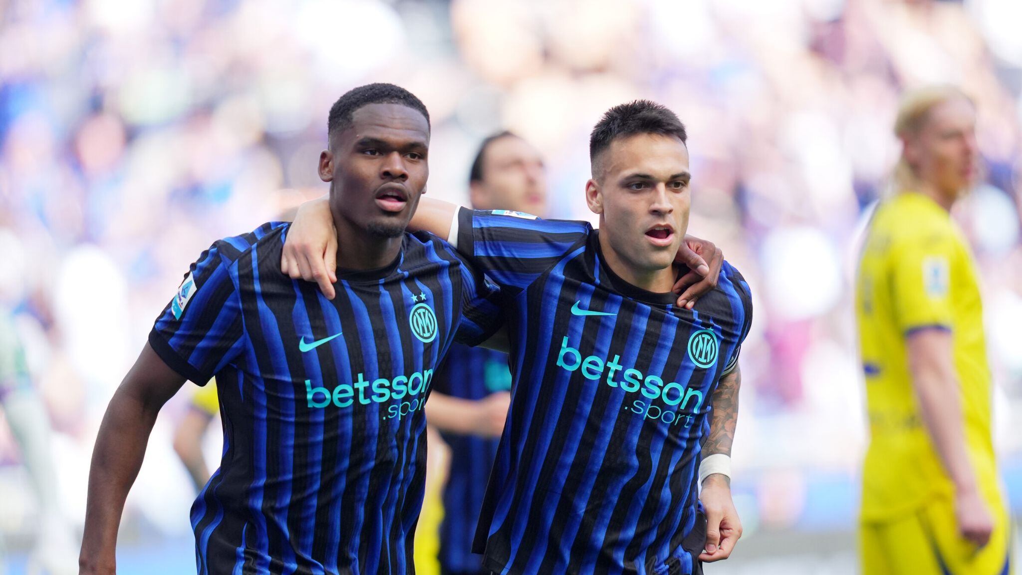 Festa scudetto a San Siro: l’Inter pareggia 1-1 contro il Verona