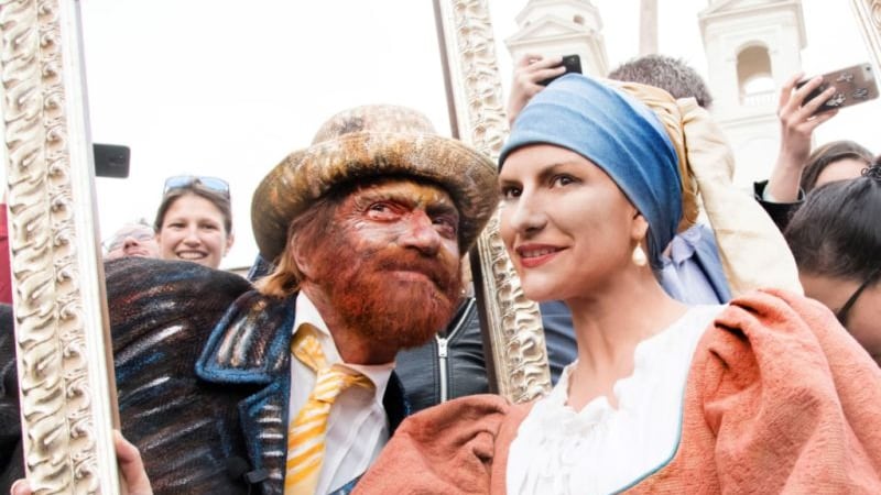 Pausini e Antonacci, irriconoscibili in Piazza di Spagna