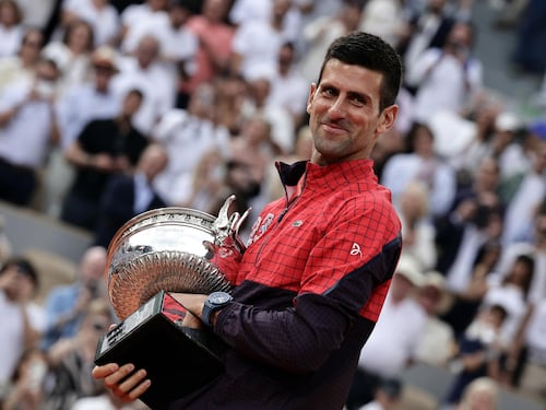 Roland Garros, Djokovic trionfa a Parigi e diventa leggenda: è il suo 23° Slam