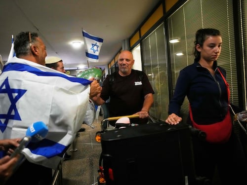 La cittadinanza omanita, la recente assunzione: chi è il copilota del volo Flydubai che non doveva volare su Israele