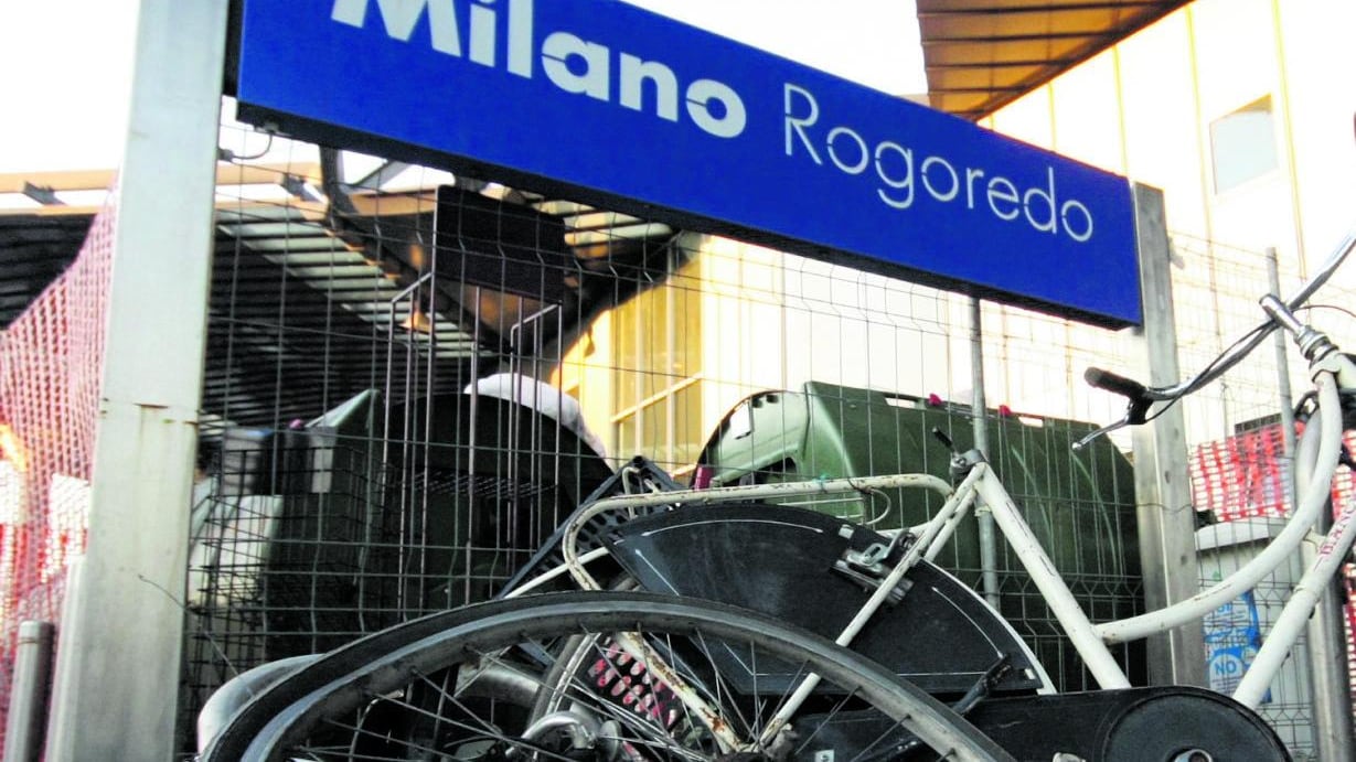Rogoredo, blitz interforze sui binari. Treni bloccati, decine di passeggeri a terra