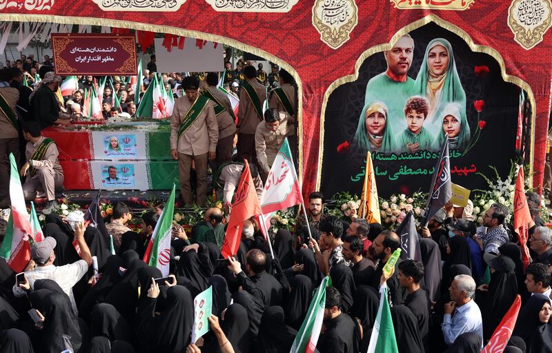 Teheran scende in piazza per i funerali dei "martiri" della guerra dei 12 giorni 4