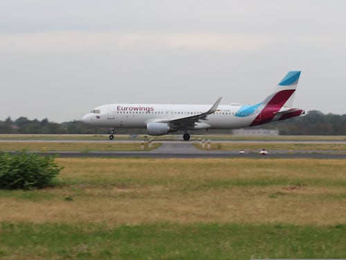 Paura sul volo Düsseldorf-Brindisi, fumo a bordo: cosa è successo