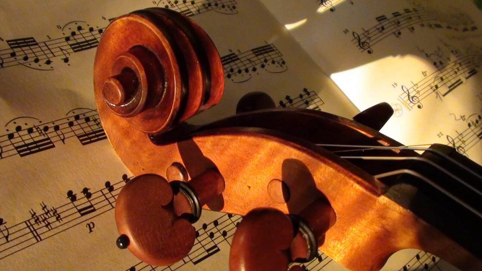 Rachmaninov "d'acciaio" e le "vernici" di von Karajan. Ecco le note di Bortolotto