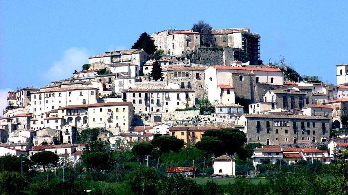 Giallo ad Avellino, sedicenne grave per un colpo di pistola