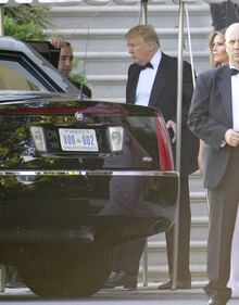Melania in rosa (con le spalle scoperte) al matrimonio del segretario al Tesoro 6