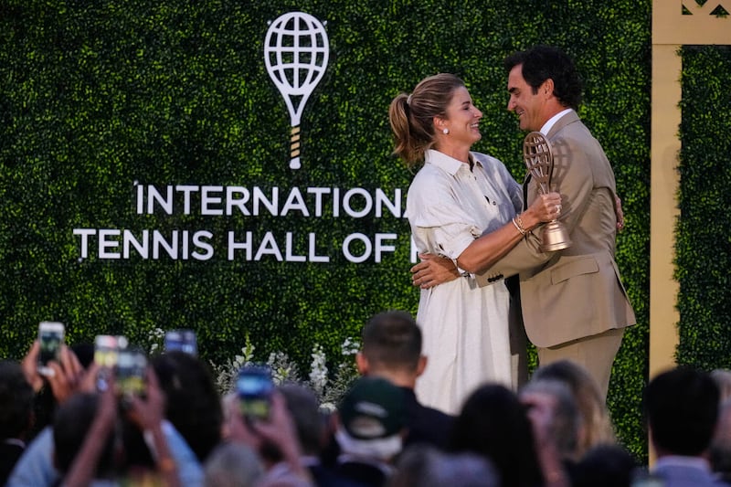 Federer nella Hall of Fame: le lacrime per la moglie durante la cerimonia. Chi è Mirka Vavrinec