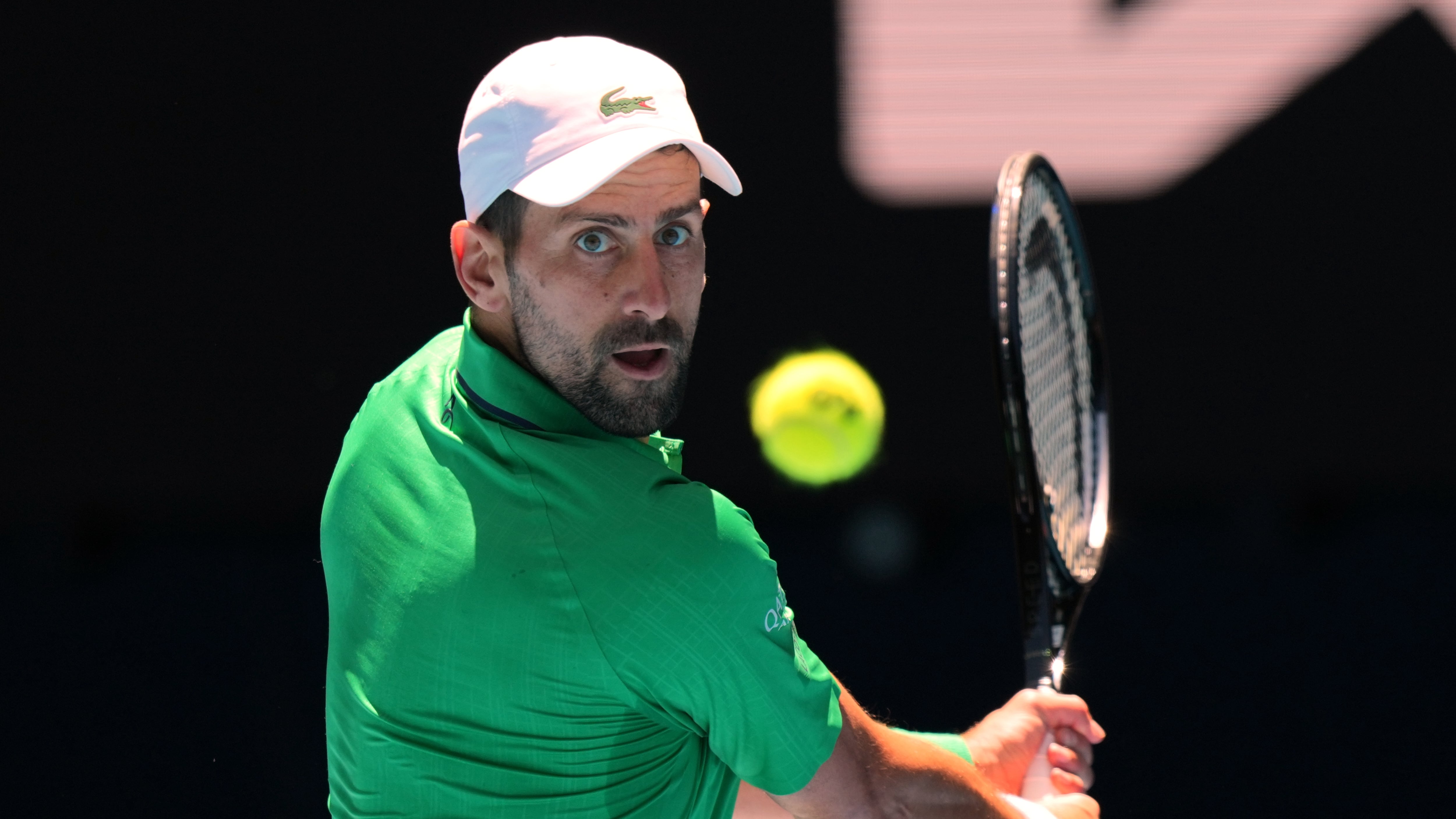 "Lo abbraccio ogni giorno": la strana abitudine di Djokovic a Melbourne