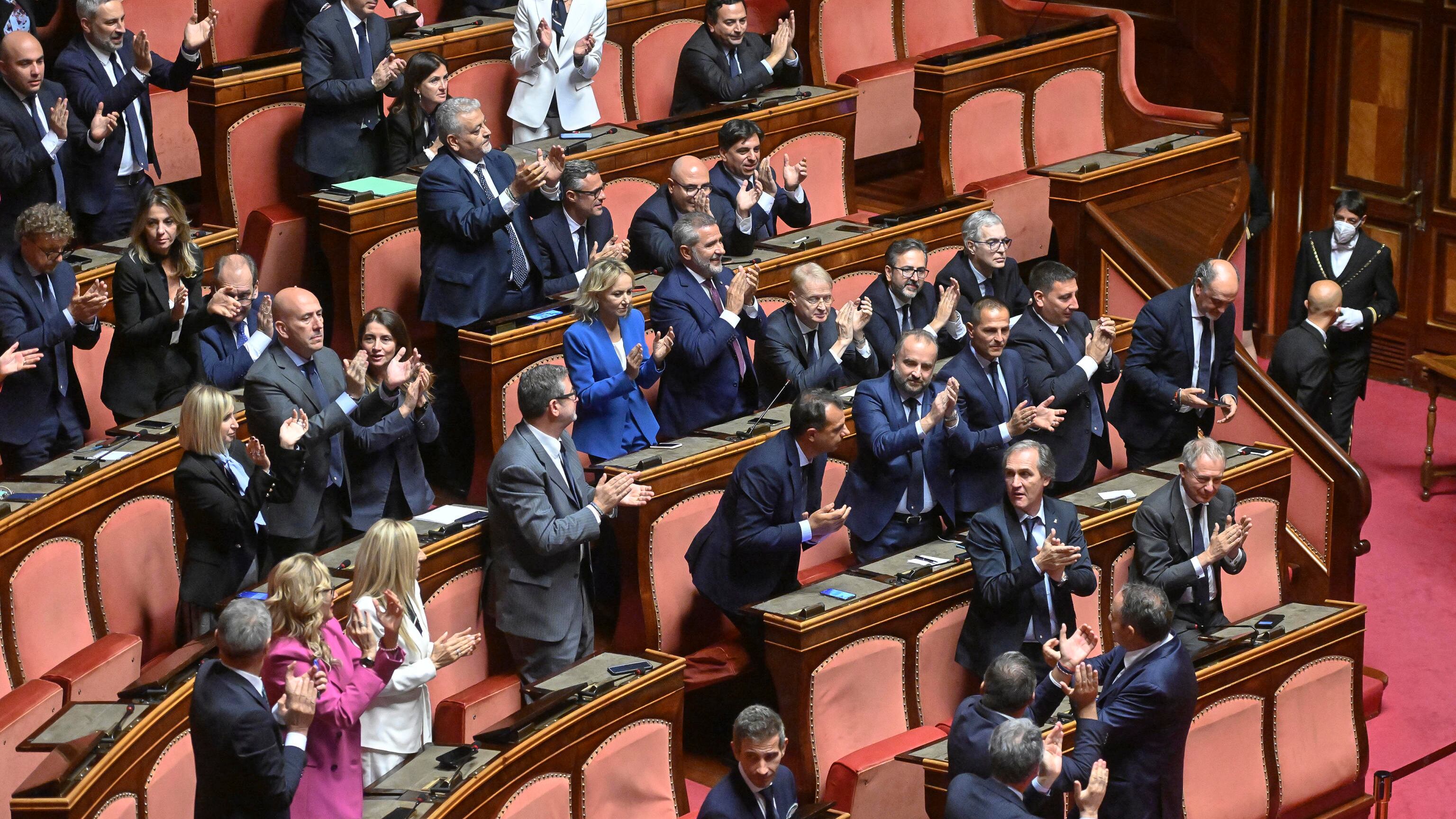 Bufera sui social: "Banchi vuoti". Ma dimenticano il taglio dei parlamentari