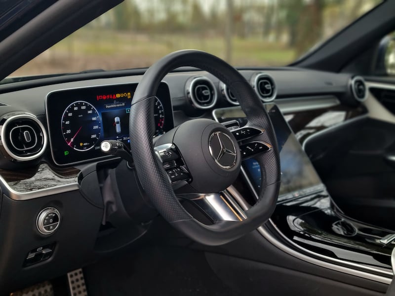 Mercedes Classe C 300e: le foto del plug-in della Stella 16