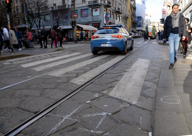 Urtata da tram in centro Milano, la 20enne è in prognosi riservata 7