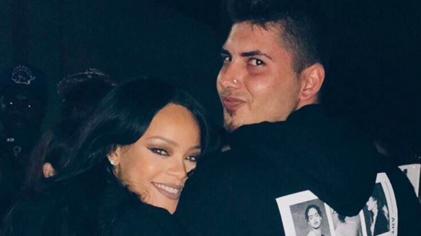 Rihanna aiuta un fan a fare coming out