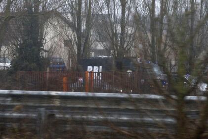 Terroristi asserragliati in un'azienda a Dammartin-en-Goele 1