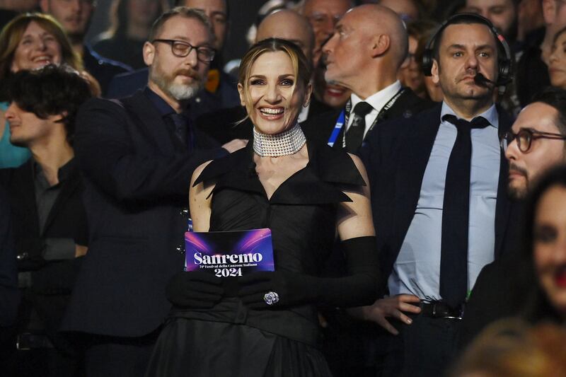Sanremo 2024: ecco il look della quarta serata del Festival di conduttore, co-conduttrice e ospiti 16