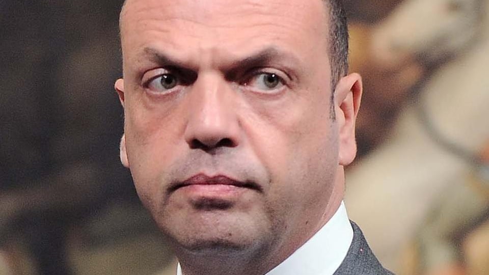 Il centrodestra va all'attacco: «Serve subito il blocco navale»