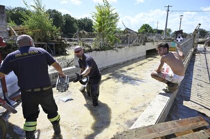 Danni e paura nelle Marche: l'alluvione travolge intere città 9