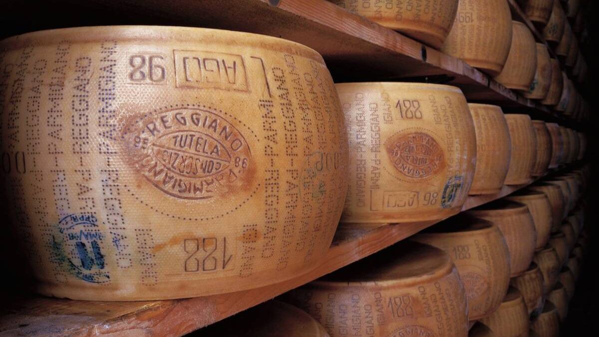 Un microchip nel parmigiano: l'ultima trovata per la tutela del "Made in Italy"