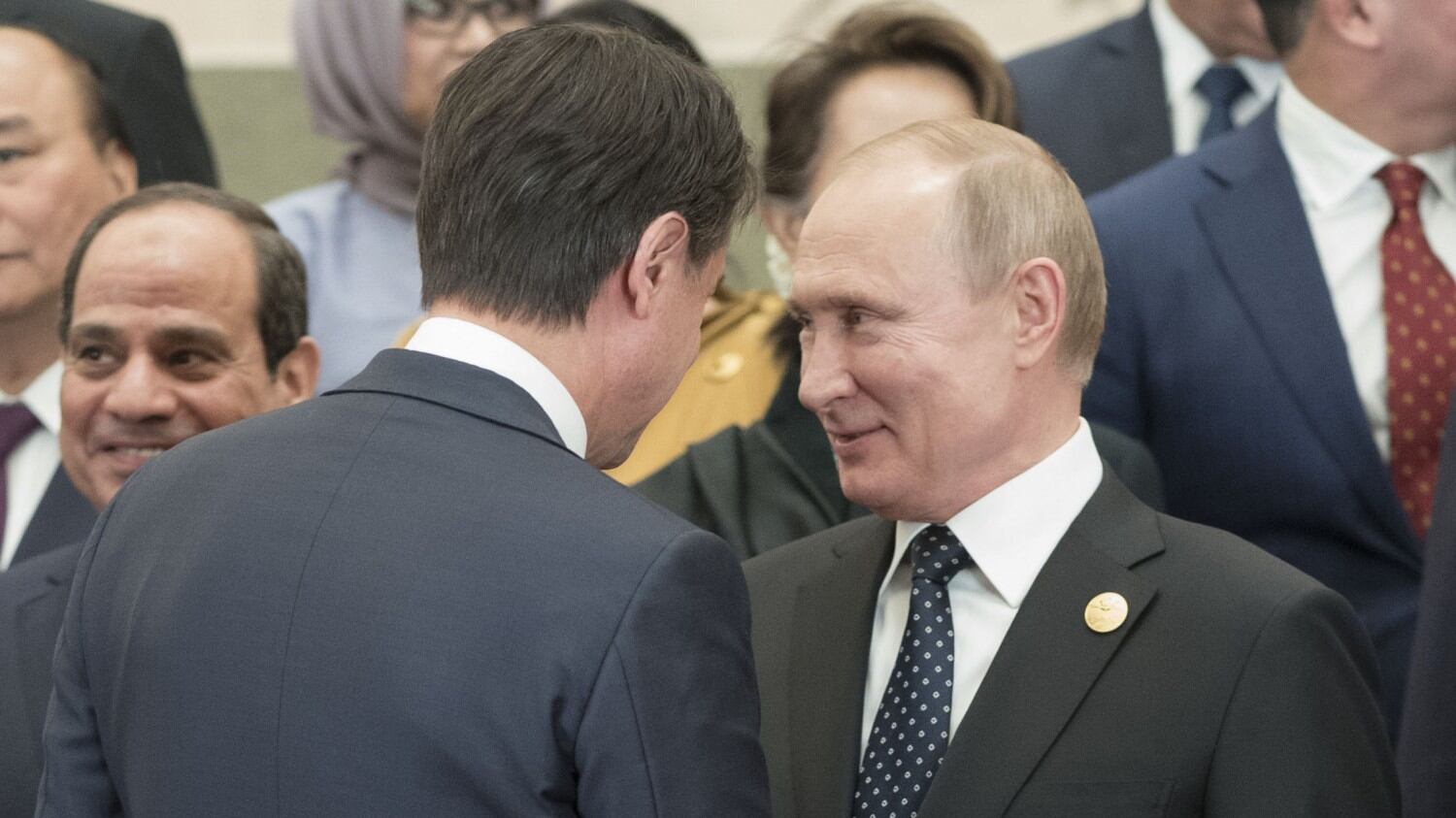 Libia, Conte: "Né con Sarraj né con Haftar". E domani incontra Putin