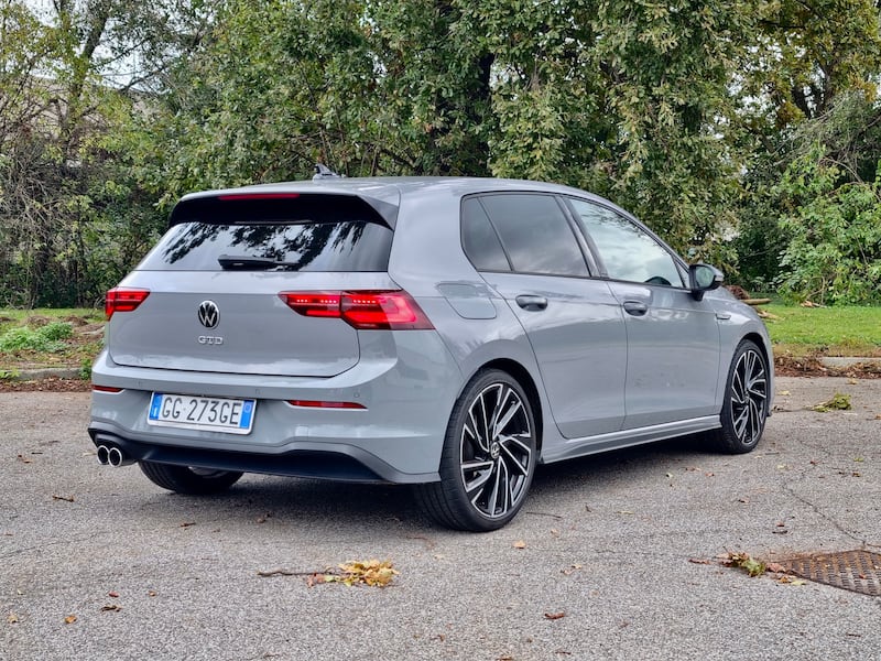 Volkswagen Golf GTD: guarda la gallery della compatta sportiva diesel 13