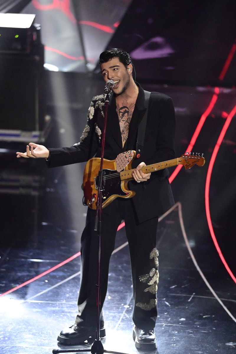 Sanremo 2024: ecco il look della finalissima del Festival dei The Kolors  2