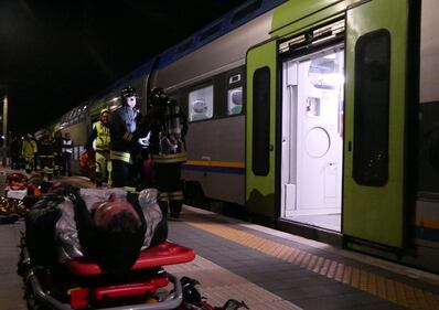 Stress-test per il Giubileo 2025: l'incendio in stazione con 70 feriti. Le immagini dei soccorsi 8