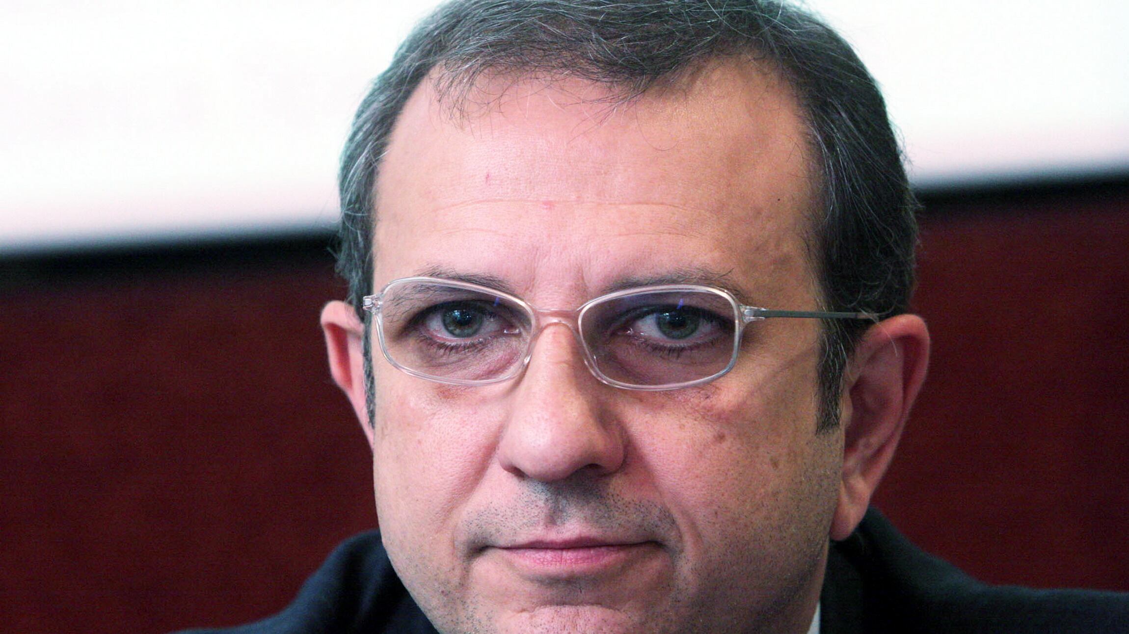 "Basta con queste inutili sfilate. Serve un anno bianco delle tasse"
