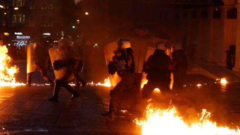 Preparavano e testavano molotov, presi quattro baby antagonisti