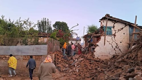 Gli edifici distrutti e le persone ferite dal terremoto in Nepal 4
