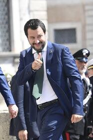 Cravatte gialle e verdi: il look dei nuovi ministri 13