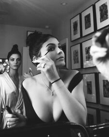 Kylie Jenner hot, progetto segreto in lingerie 8