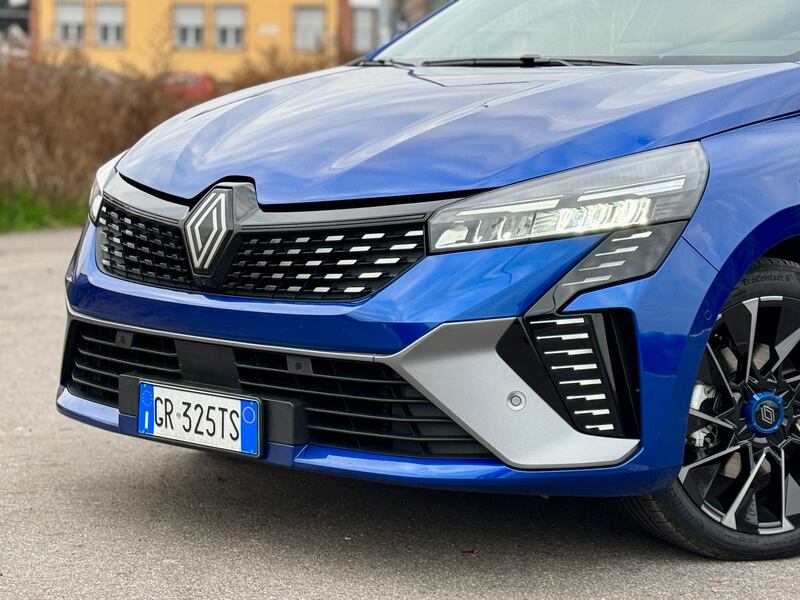 Renault Clio E-Tech: guarda la gallery della citycar ibrida francese 5