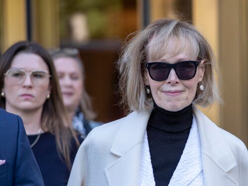 "Mi ha denigrato". Jean Carroll fa di nuovo causa a Trump