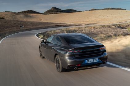 Nuova Peugeot 508 2023: guarda le foto  10