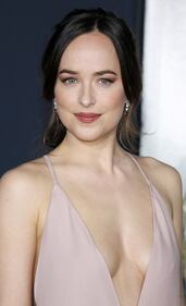 Dakota Johnson hot, sexy per "50 Sfumature di Nero" 6