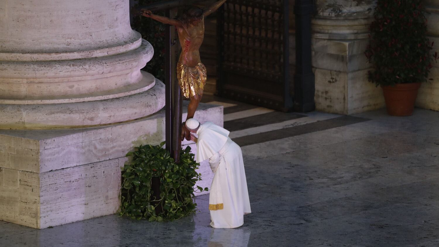 Coronavirus, Papa Francesco: “Mi preoccupa l’ipocrisia di certi politici”