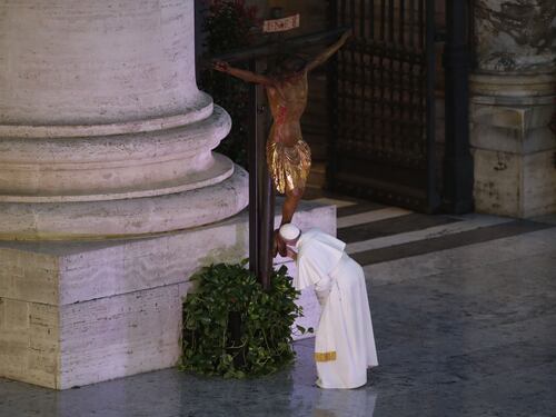 Coronavirus, Papa Francesco: “Mi preoccupa l’ipocrisia di certi politici”
