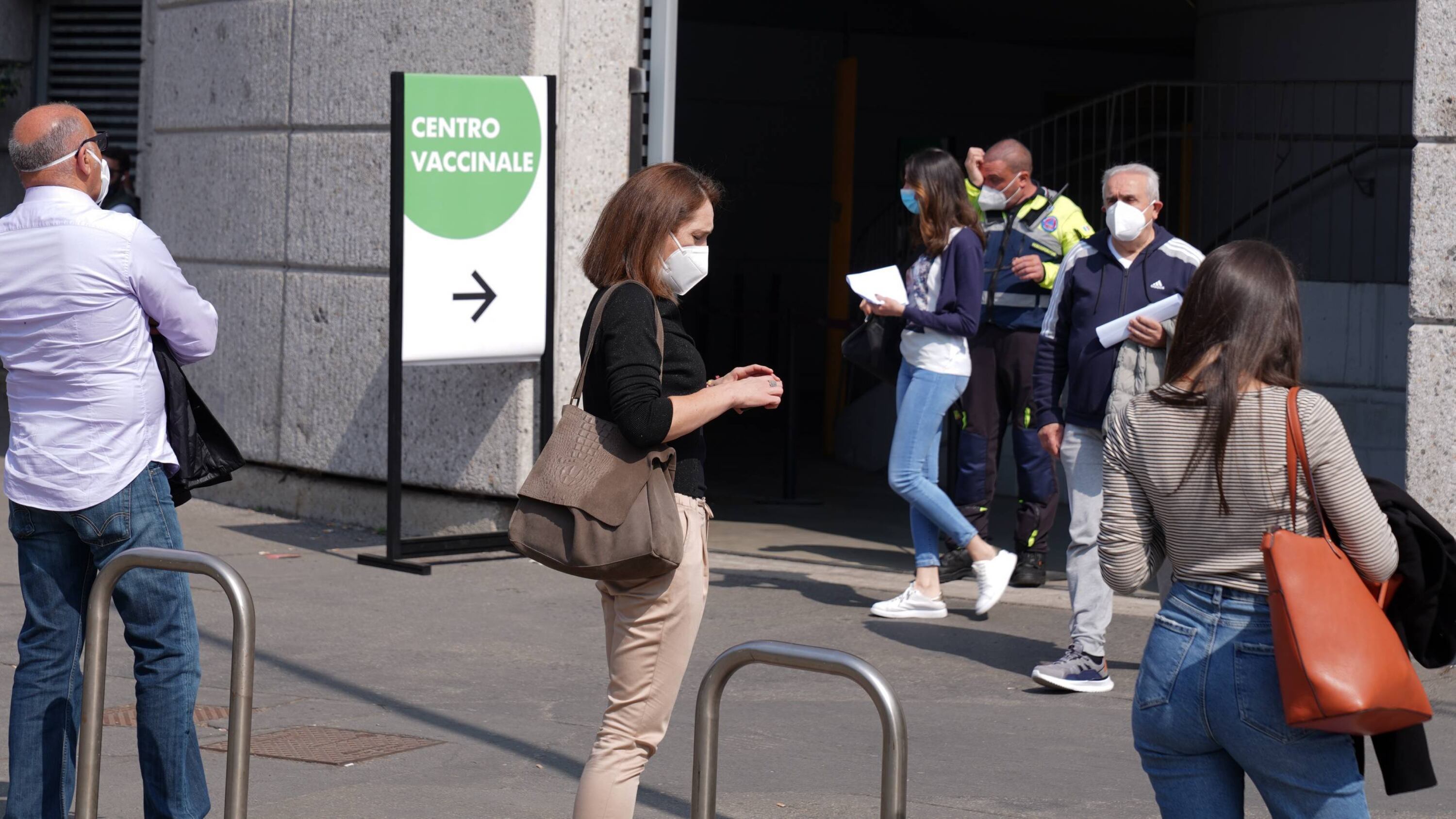 Rezza del Cts: "Terapie intensive piene ma siamo al giro di boa"