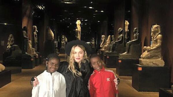 Madonna visita il Museo Egizio