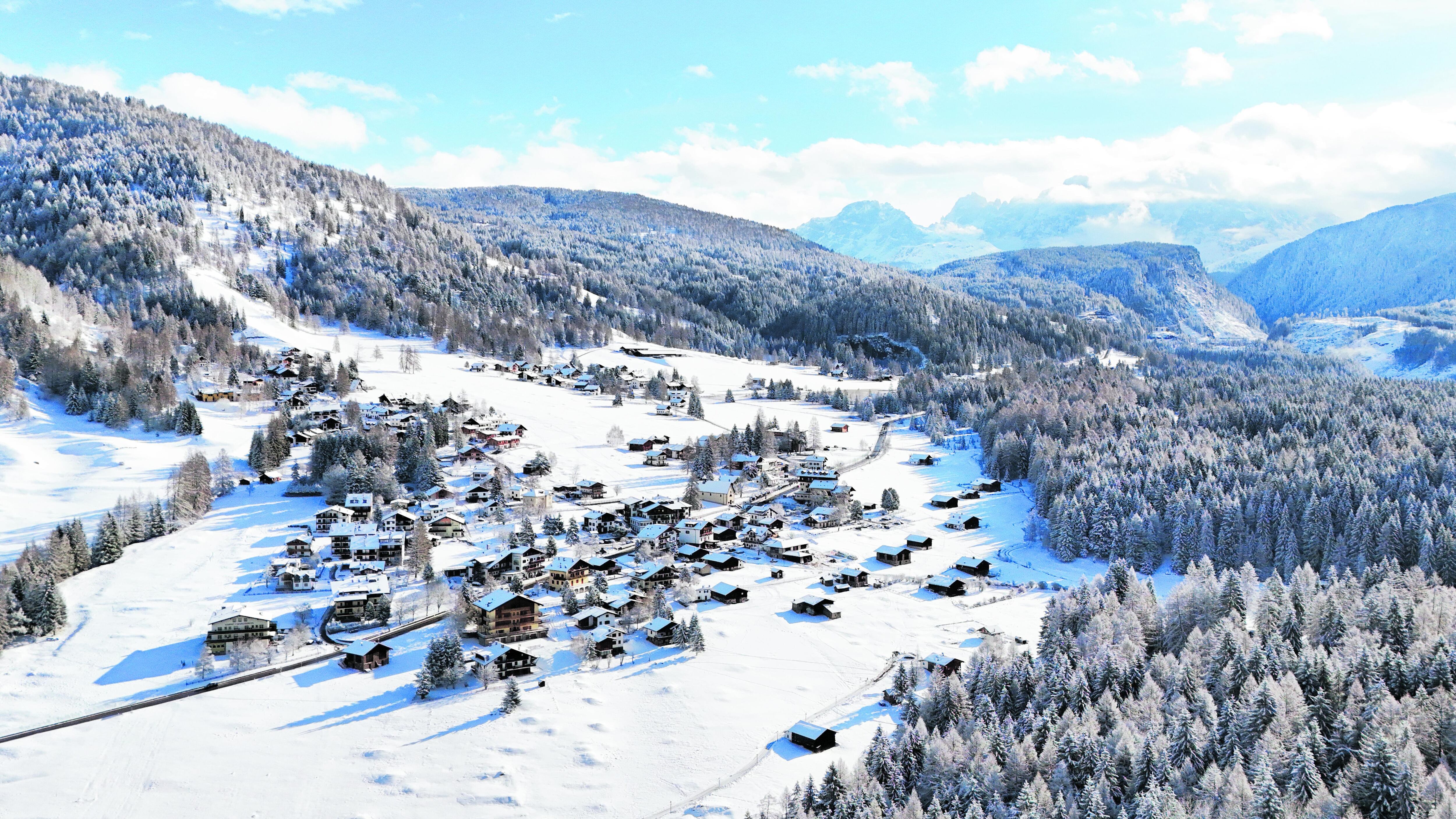 Riflettori accesi sulla Val di Fiemme. Palcoscenico pronto: iniziano i Giochi